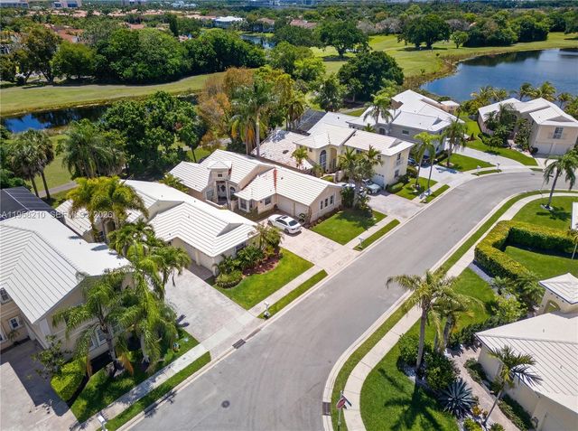 1251 E Wilshire Circle E, Pembroke Pines, FL 33027