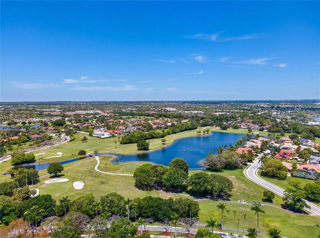 1251 E Wilshire Circle E, Pembroke Pines, FL 33027
