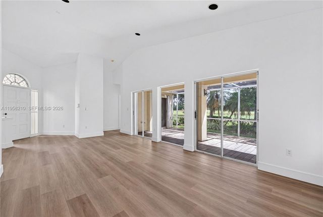 1251 E Wilshire Circle E, Pembroke Pines, FL 33027
