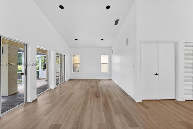1251 E Wilshire Circle E, Pembroke Pines, FL 33027