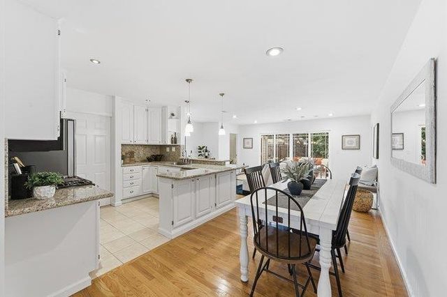 1014 King Street, Redwood City, CA 94061