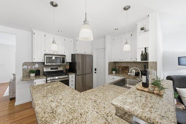 1014 King Street, Redwood City, CA 94061