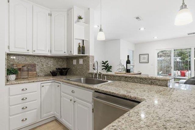 1014 King Street, Redwood City, CA 94061