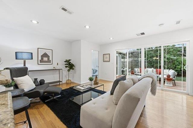 1014 King Street, Redwood City, CA 94061