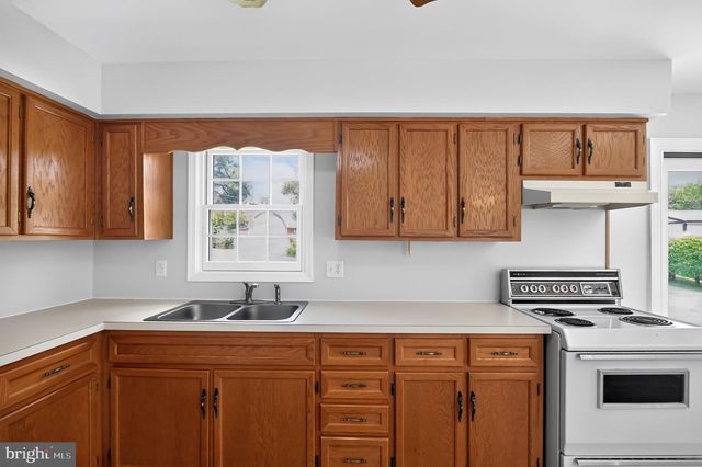 13996 LAKEVIEW DR, Gainesville, VA 20155