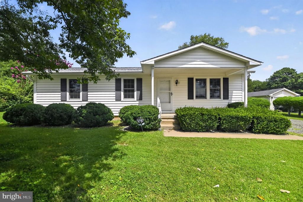 13996 LAKEVIEW DR, Gainesville, VA 20155