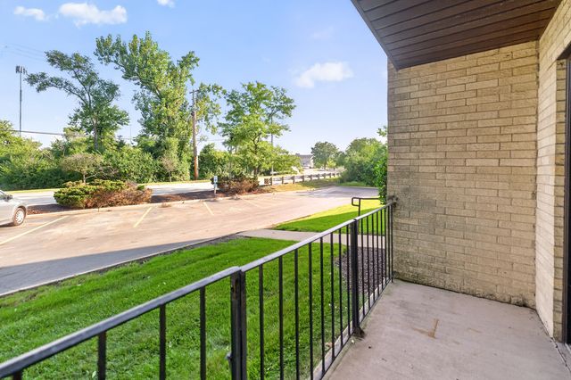 7211 Wolf Road 109A, Indian Head Park, IL 60525