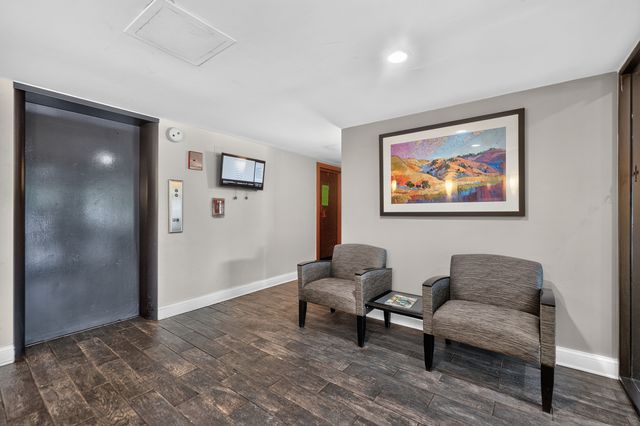 7211 Wolf Road 109A, Indian Head Park, IL 60525