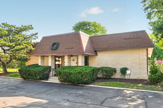 7211 Wolf Road 109A, Indian Head Park, IL 60525