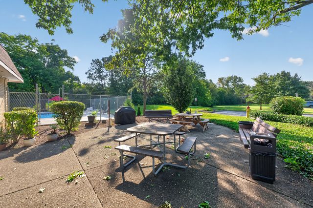 7211 Wolf Road 109A, Indian Head Park, IL 60525