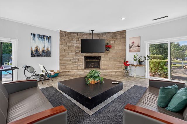 7211 Wolf Road 109A, Indian Head Park, IL 60525