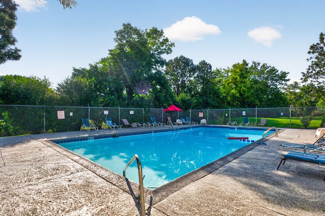 7211 Wolf Road 109A, Indian Head Park, IL 60525