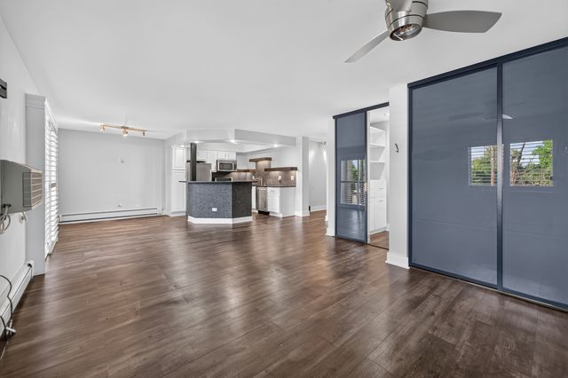 7211 Wolf Road 109A, Indian Head Park, IL 60525