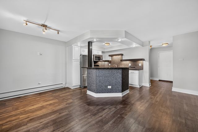 7211 Wolf Road 109A, Indian Head Park, IL 60525