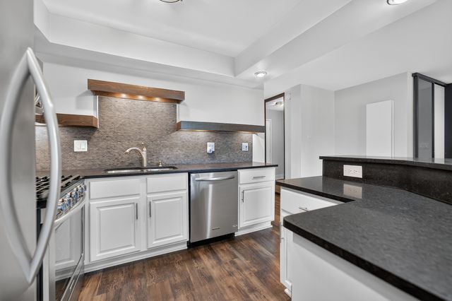 7211 Wolf Road 109A, Indian Head Park, IL 60525