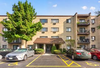 7211 Wolf Road 109A, Indian Head Park, IL 60525