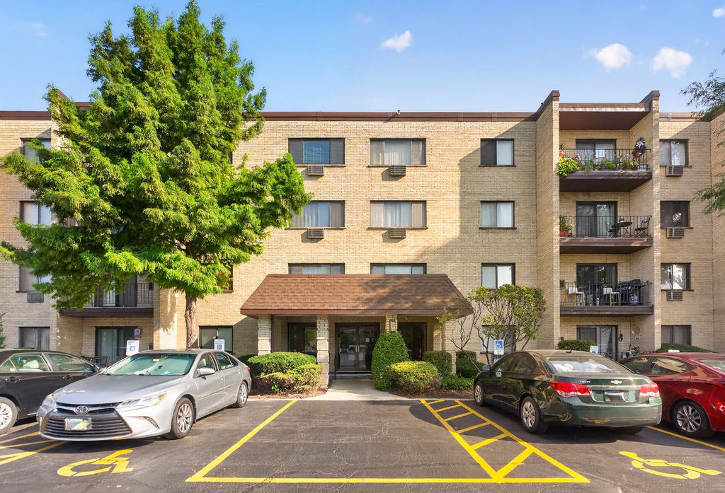 7211 Wolf Road 109A, Indian Head Park, IL 60525