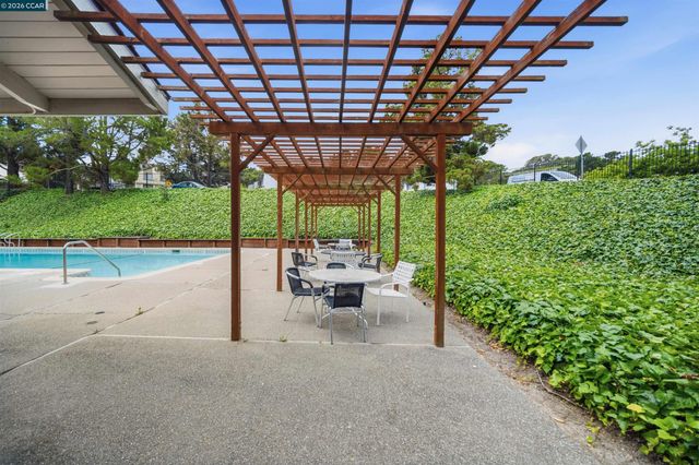 1888 Tesoro Ct, Pinole, CA 94564