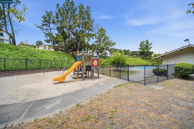 1888 Tesoro Ct, Pinole, CA 94564