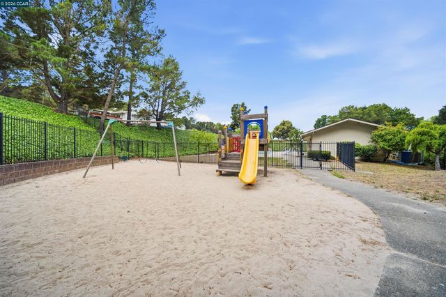 1888 Tesoro Ct, Pinole, CA 94564