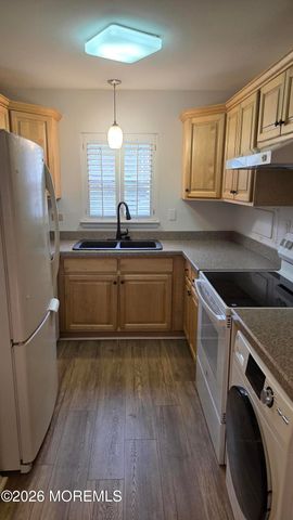 47 Cambridge Court E, Lakewood, NJ 08701
