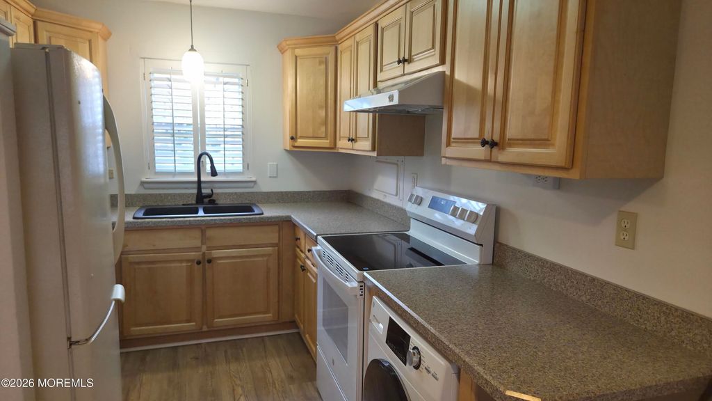 47 Cambridge Court E, Lakewood, NJ 08701