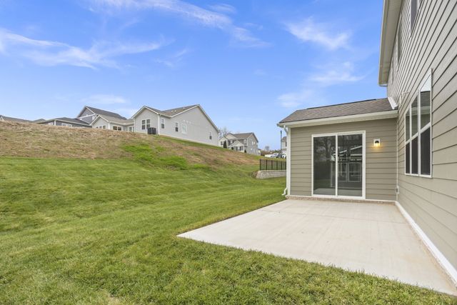 1557 OAK SPRINGS DR, Columbia, TN 38401