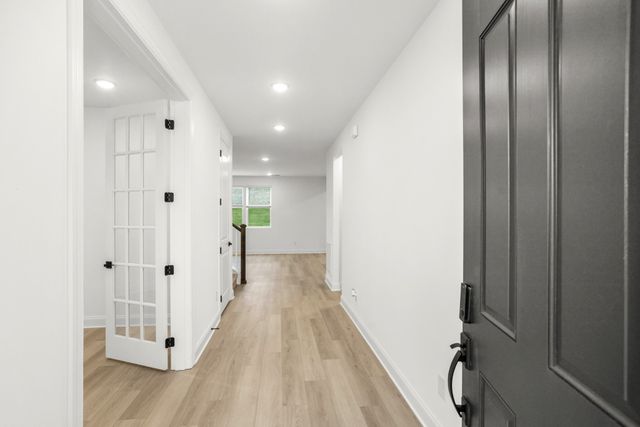 1557 OAK SPRINGS DR, Columbia, TN 38401