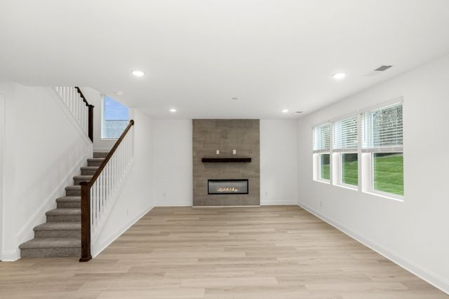 1557 OAK SPRINGS DR, Columbia, TN 38401