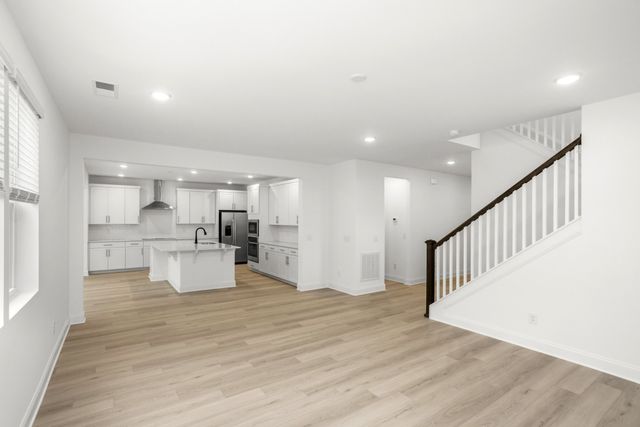 1557 OAK SPRINGS DR, Columbia, TN 38401