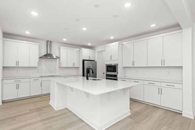 1557 OAK SPRINGS DR, Columbia, TN 38401