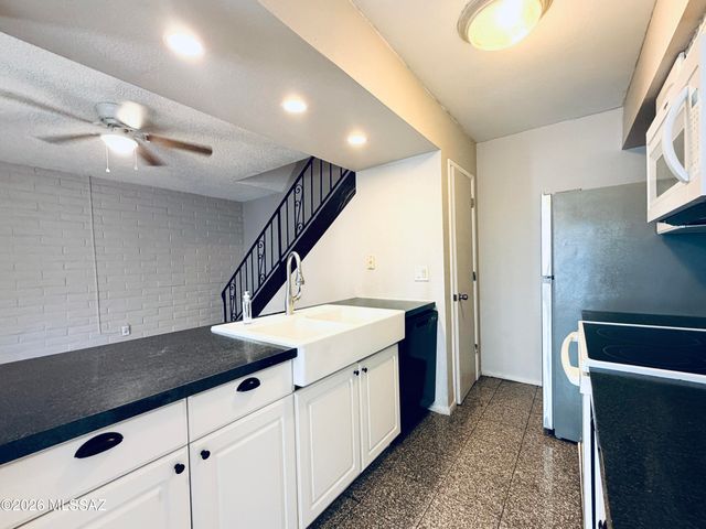 1949 N Camino Serna C, Tucson, AZ 85715