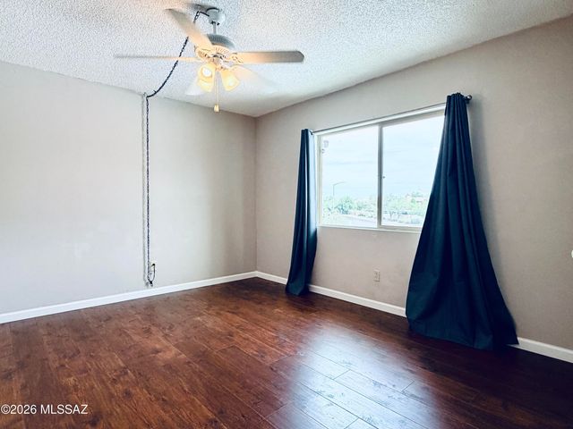 1949 N Camino Serna C, Tucson, AZ 85715