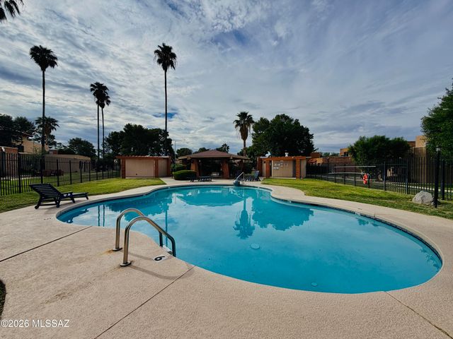 1949 N Camino Serna C, Tucson, AZ 85715