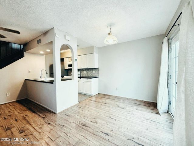 1949 N Camino Serna C, Tucson, AZ 85715