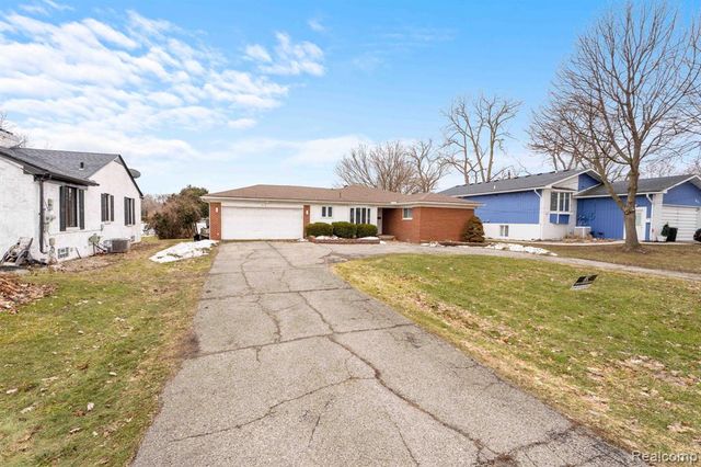 915 James K Boulevard, Pontiac, MI 48341