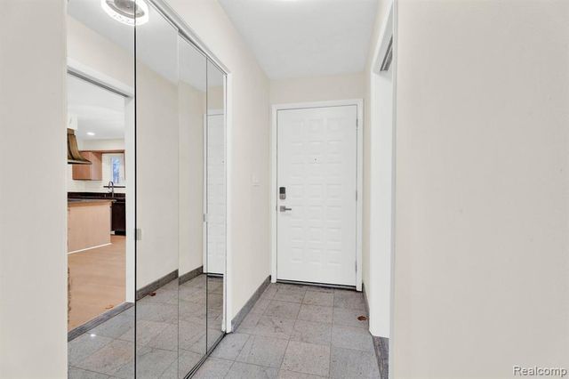 915 James K Boulevard, Pontiac, MI 48341