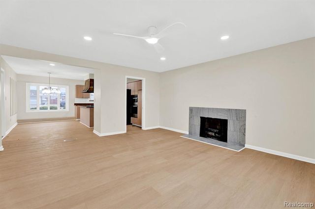 915 James K Boulevard, Pontiac, MI 48341