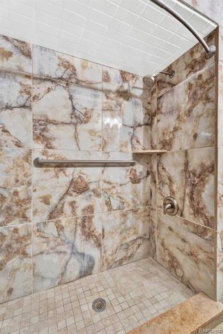 915 James K Boulevard, Pontiac, MI 48341