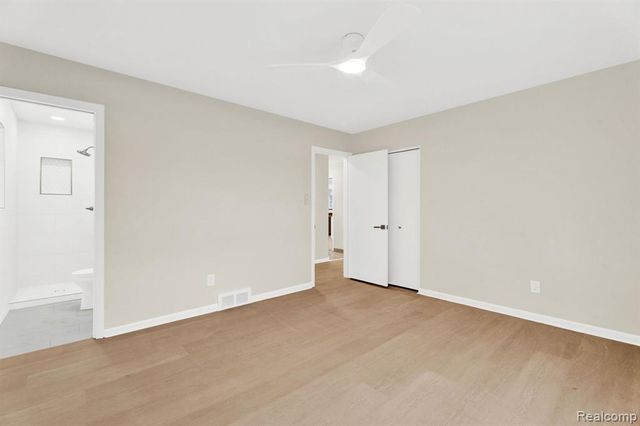 915 James K Boulevard, Pontiac, MI 48341