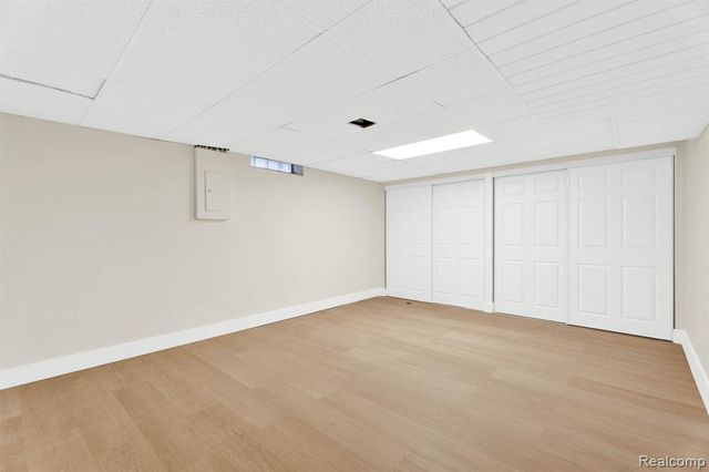 915 James K Boulevard, Pontiac, MI 48341