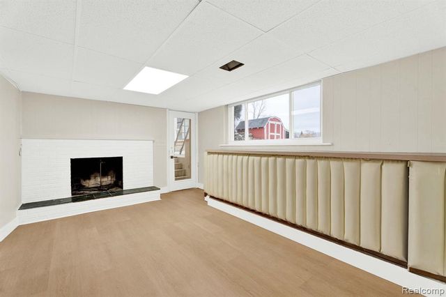915 James K Boulevard, Pontiac, MI 48341