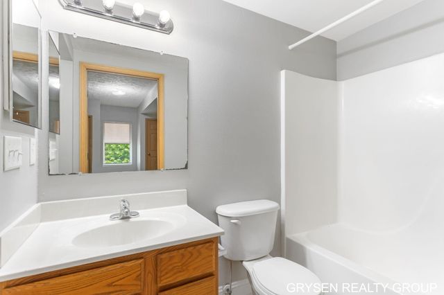 5752 East Town Drive 9, Hudsonville, MI 49426