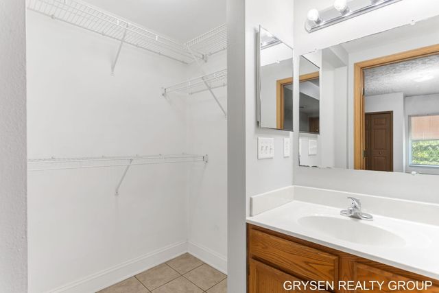 5752 East Town Drive 9, Hudsonville, MI 49426