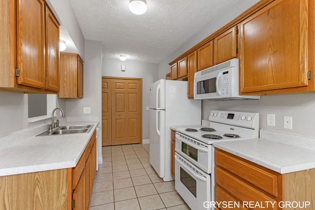 5752 East Town Drive 9, Hudsonville, MI 49426