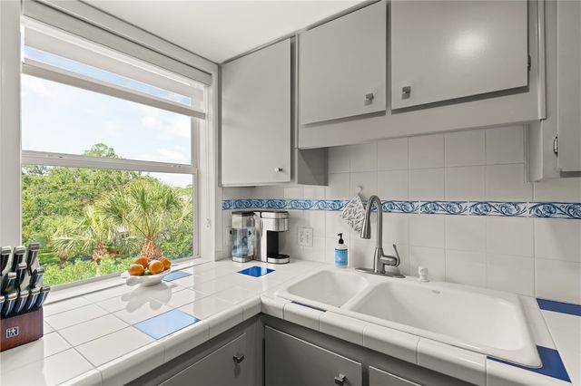 1332 Oak Street 9, St Simons Island, GA 31522