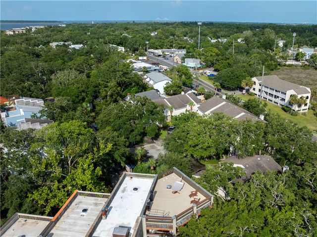 1332 Oak Street 9, St Simons Island, GA 31522
