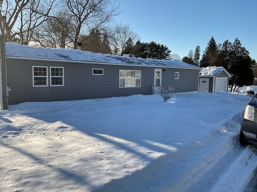2 Sunnydale Circle, Brimfield, MA 01001