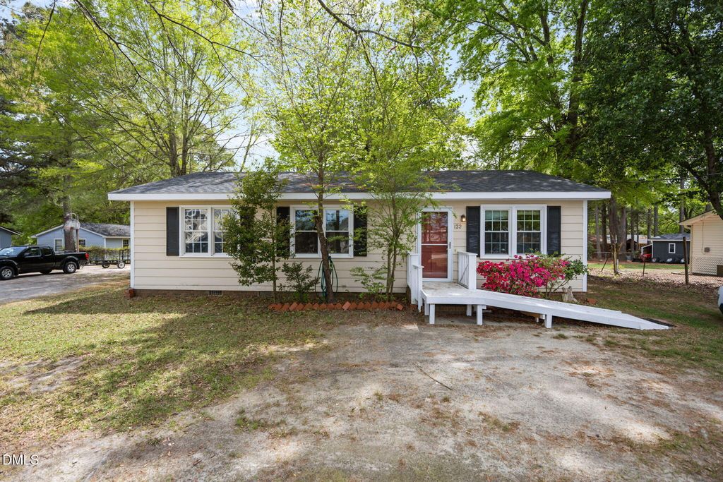 122 E Judd Street, Zebulon, NC 27597