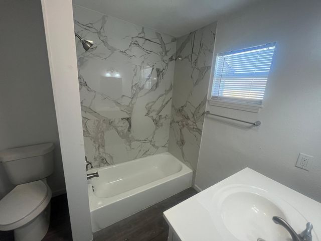 2302 35th Avenue N, Texas City, TX 77590